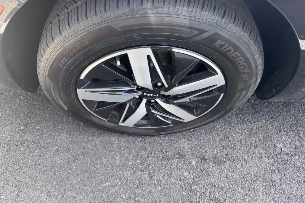 2023 Kia Sorento EX photo 1