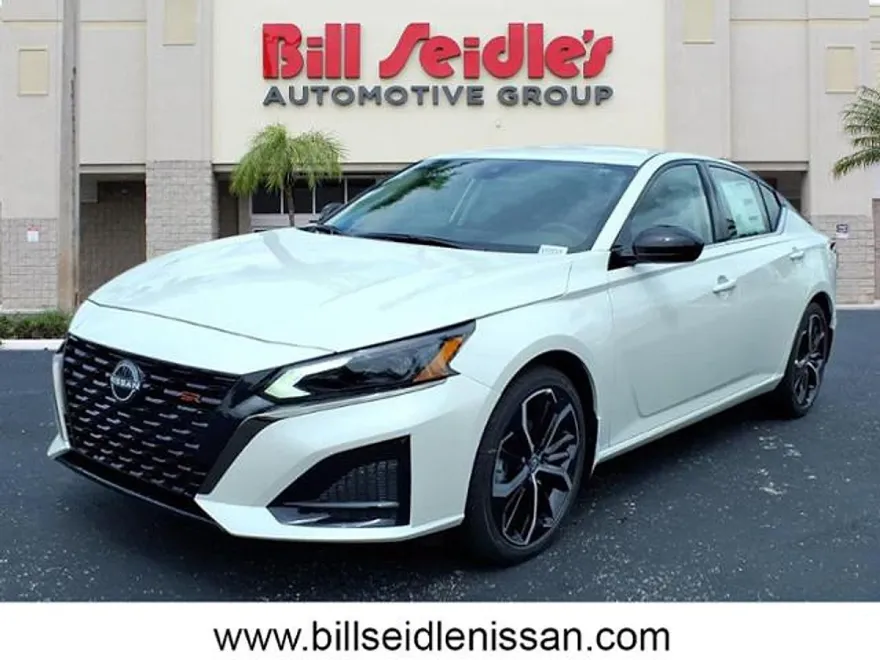 2025 Nissan Altima SR photo 1