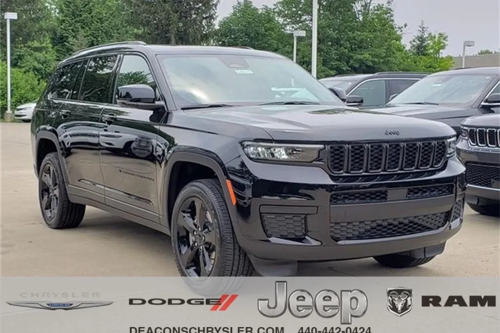 2025 Jeep Grand Cherokee Altitude photo 1