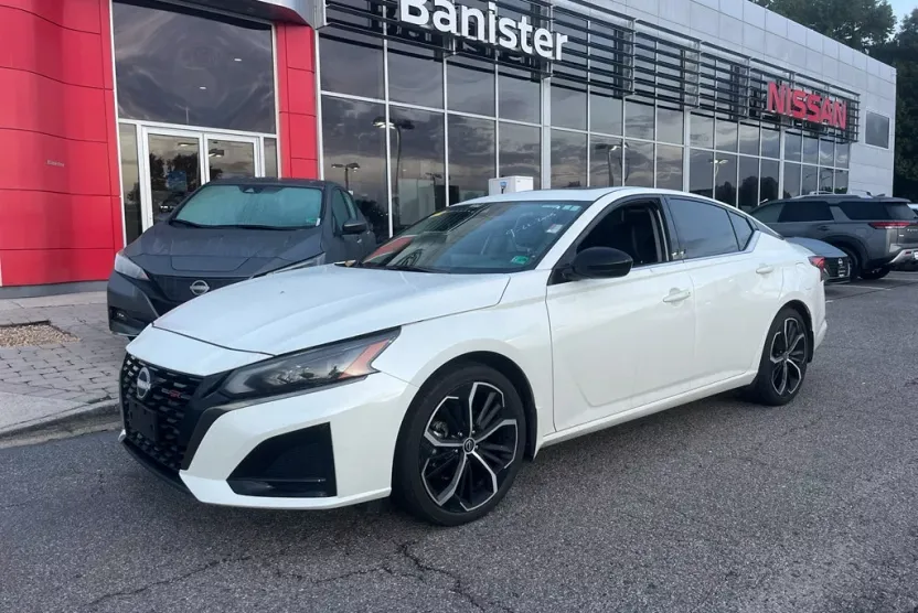 2024 Nissan Altima 2.5 SR photo 1