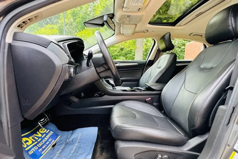 2016 Ford Fusion Energi Titanium photo 1