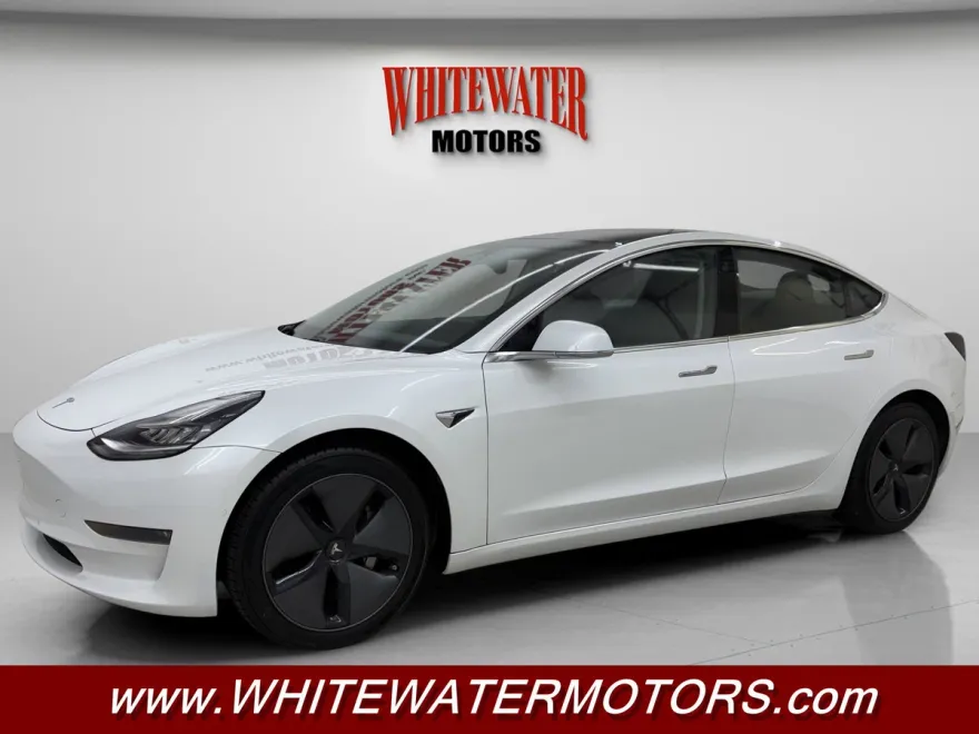 2019 Tesla Model 3 Standard Range Plus photo 1