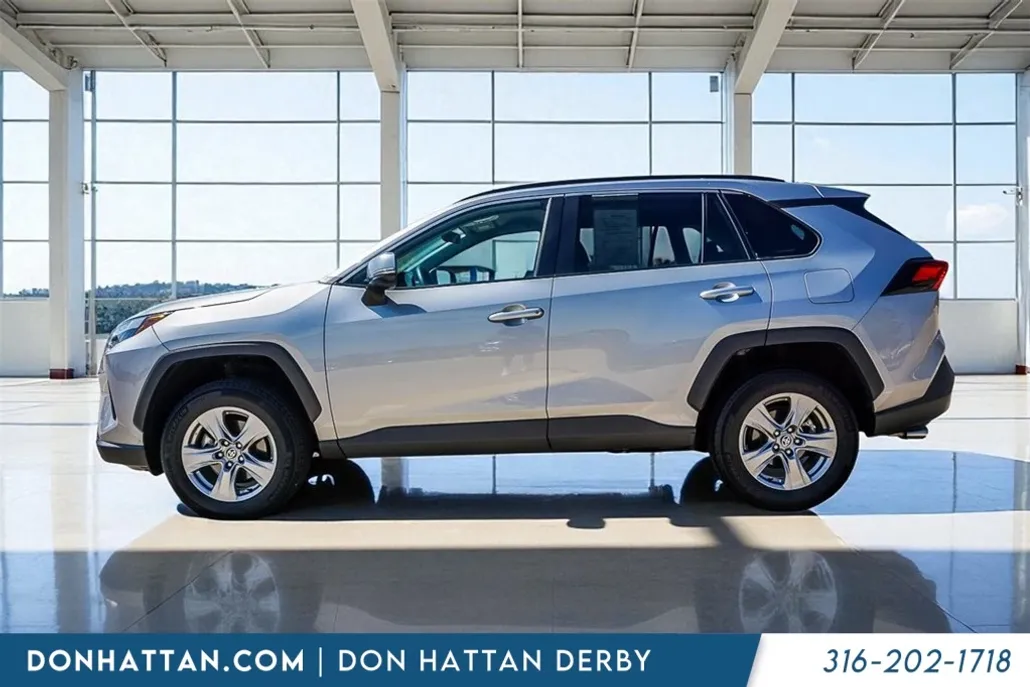 2024 Toyota RAV4 XLE photo 1