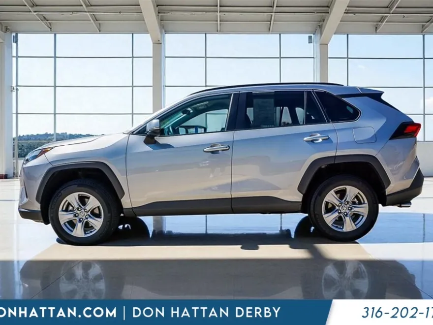 2024 Toyota RAV4 XLE photo 1