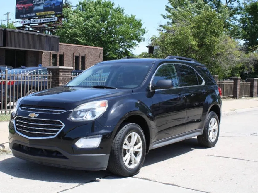 2017 Chevrolet Equinox LT photo 1