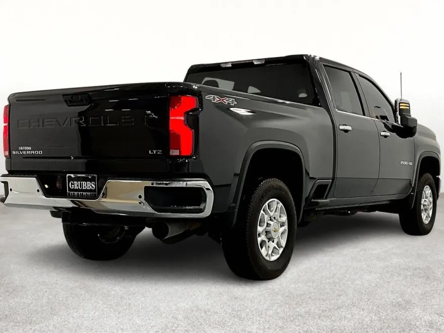 2024 Chevrolet Silverado 2500HD LTZ photo 2