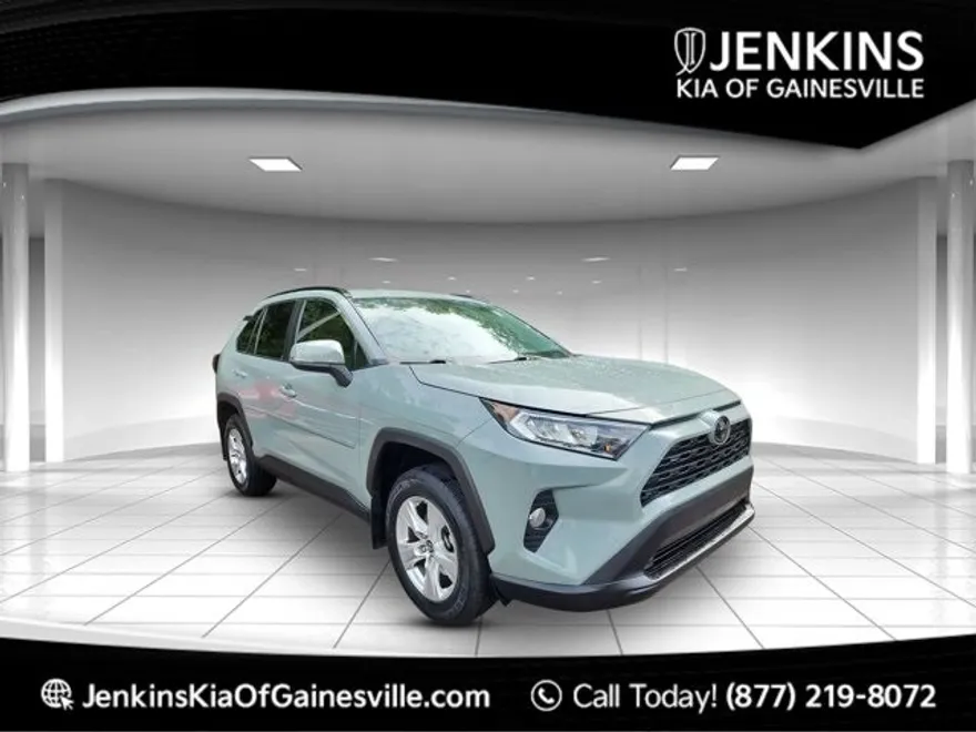 2021 Toyota RAV4 XLE photo 1