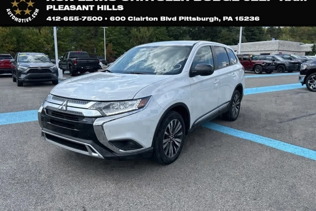 2020 Mitsubishi Outlander ES photo 1