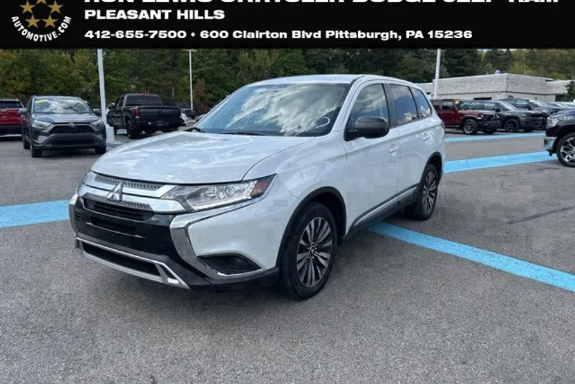 2020 Mitsubishi Outlander ES photo 1