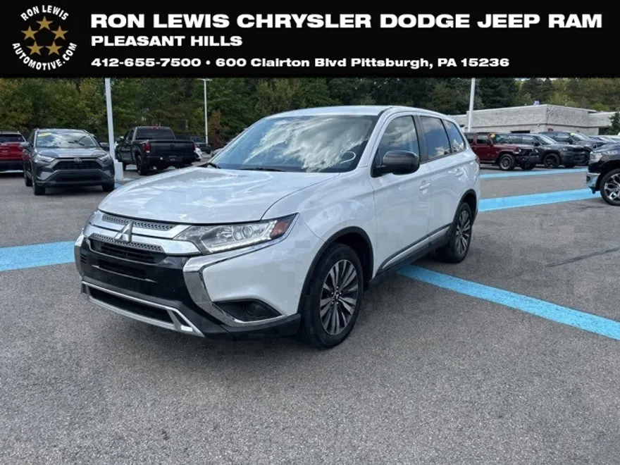 2020 Mitsubishi Outlander ES photo 1