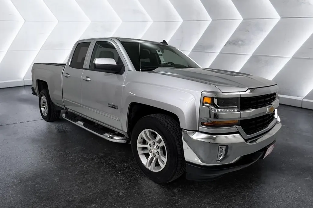 2019 Chevrolet Silverado 1500 LT photo 1