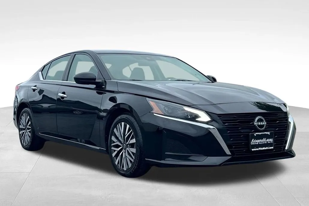 2023 Nissan Altima 2.5 SV photo 1