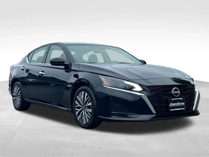 2023 Nissan Altima 2.5 SV photo 1