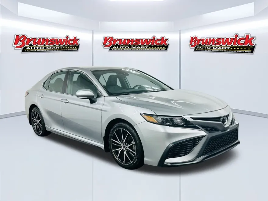 2023 Toyota Camry SE photo 1