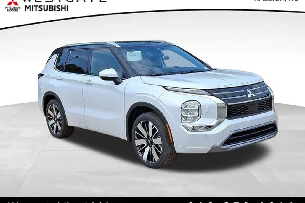 2025 Mitsubishi Outlander SEL photo 1