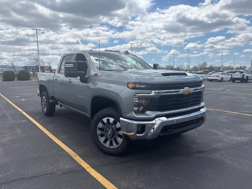 2025 Chevrolet Silverado 3500HD LT photo 1