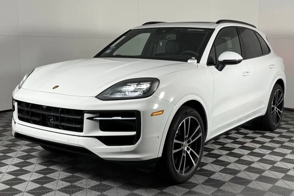 2025 Porsche Cayenne photo 1