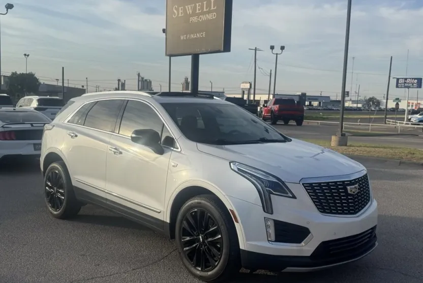 2021 Cadillac XT4 Premium Luxury photo 1
