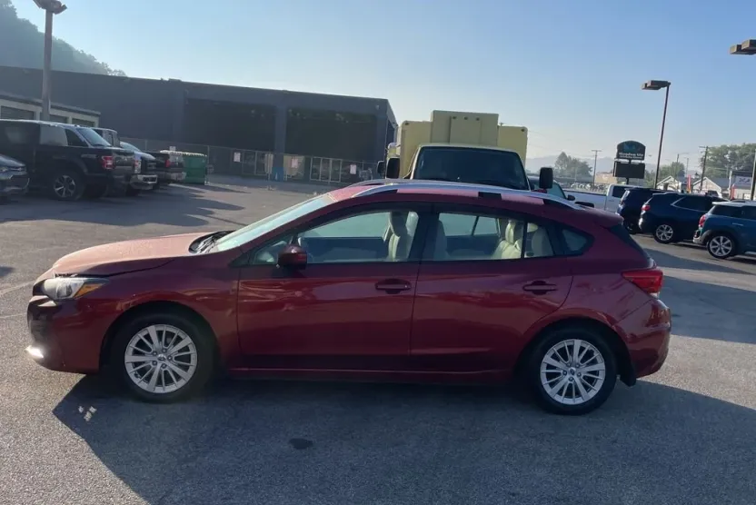 2018 Subaru Impreza 2.0i Premium photo 1