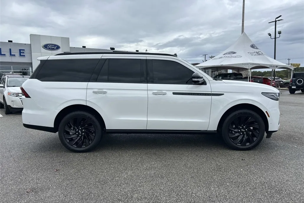 2025 Lincoln Navigator Reserve photo 1