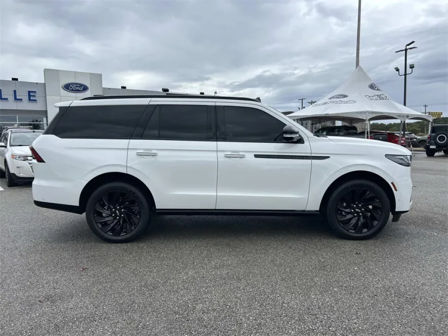 2025 Lincoln Navigator Reserve photo 1
