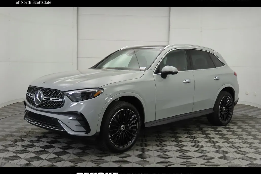 2025 Mercedes Benz GLC 300 photo 1