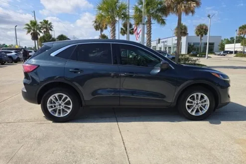 2022 Ford Escape SE photo 3
