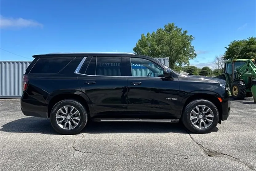 2022 Chevrolet Tahoe LT photo 1