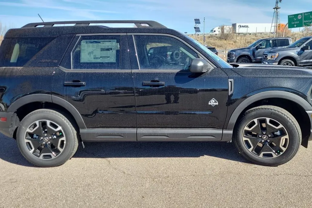 2024 Ford Bronco Sport Outer Banks photo 1