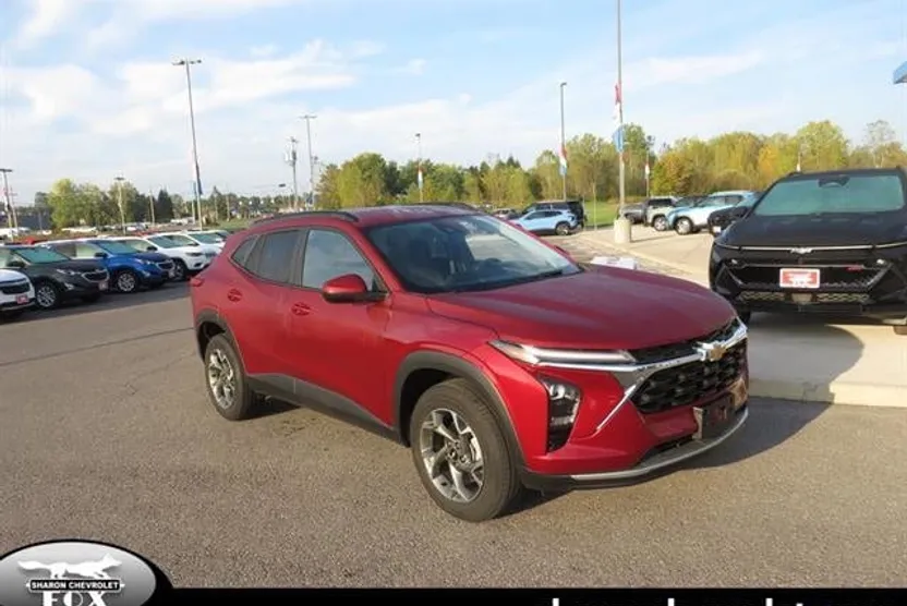 2024 Chevrolet Trax LT photo 1