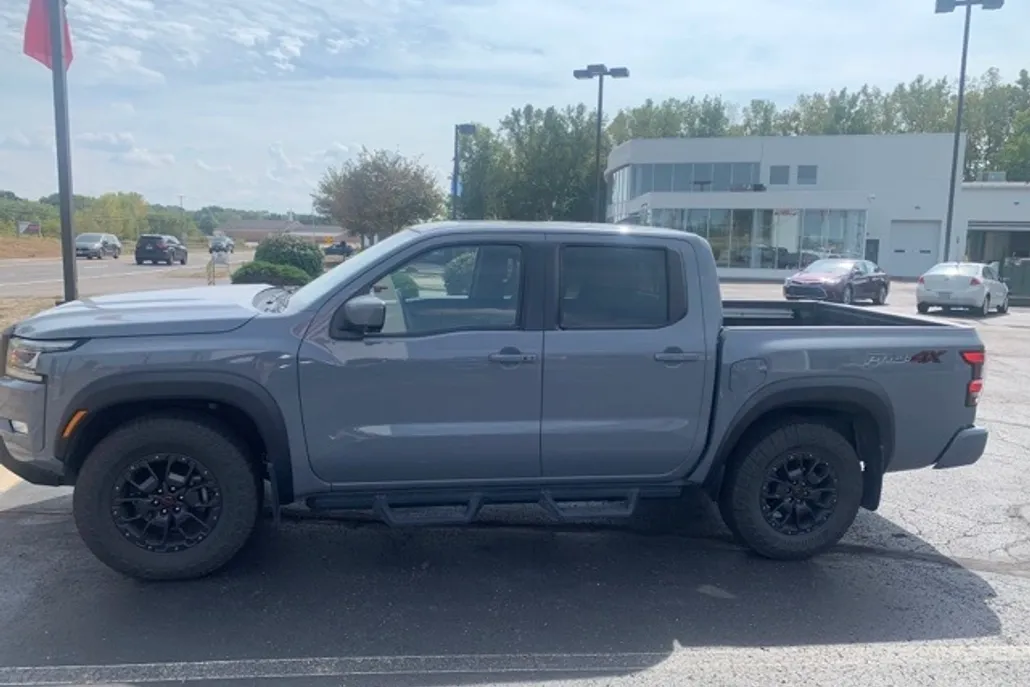 2022 Nissan Frontier PRO-4X photo 1