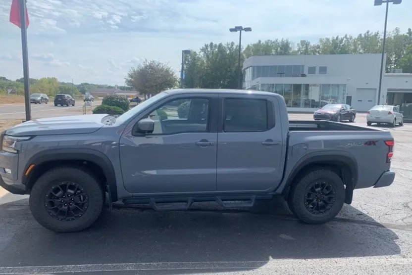 2022 Nissan Frontier PRO-4X photo 1