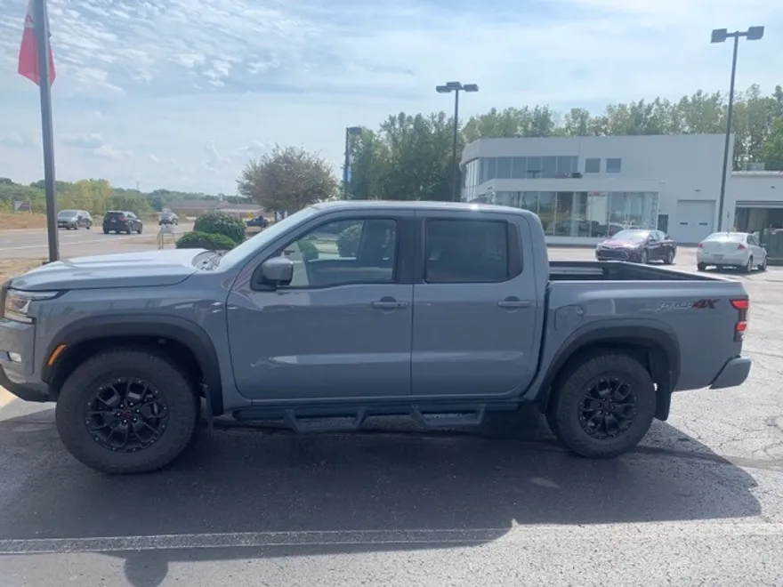 2022 Nissan Frontier PRO-4X photo 1