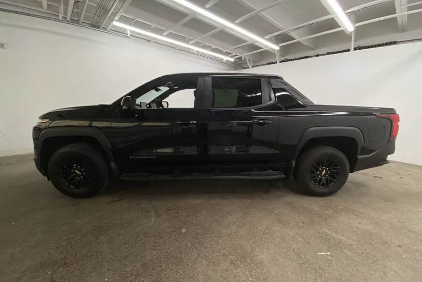 2024 Chevrolet Silverado EV Work Truck photo 1