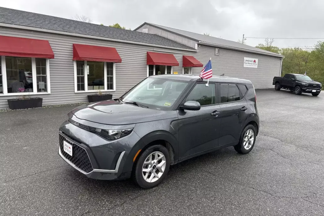 2023 Kia Soul LX photo 1