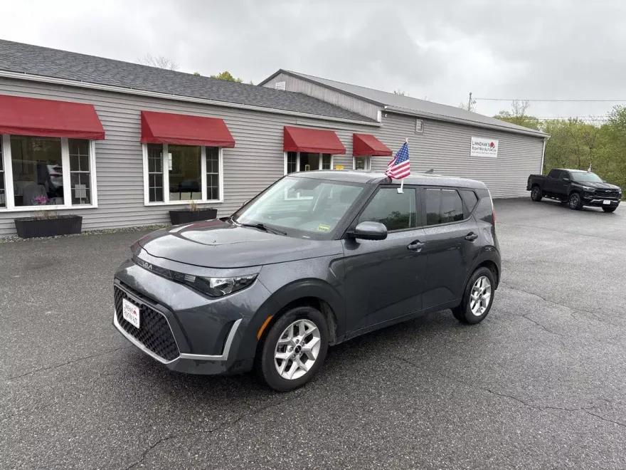 2023 Kia Soul LX photo 1