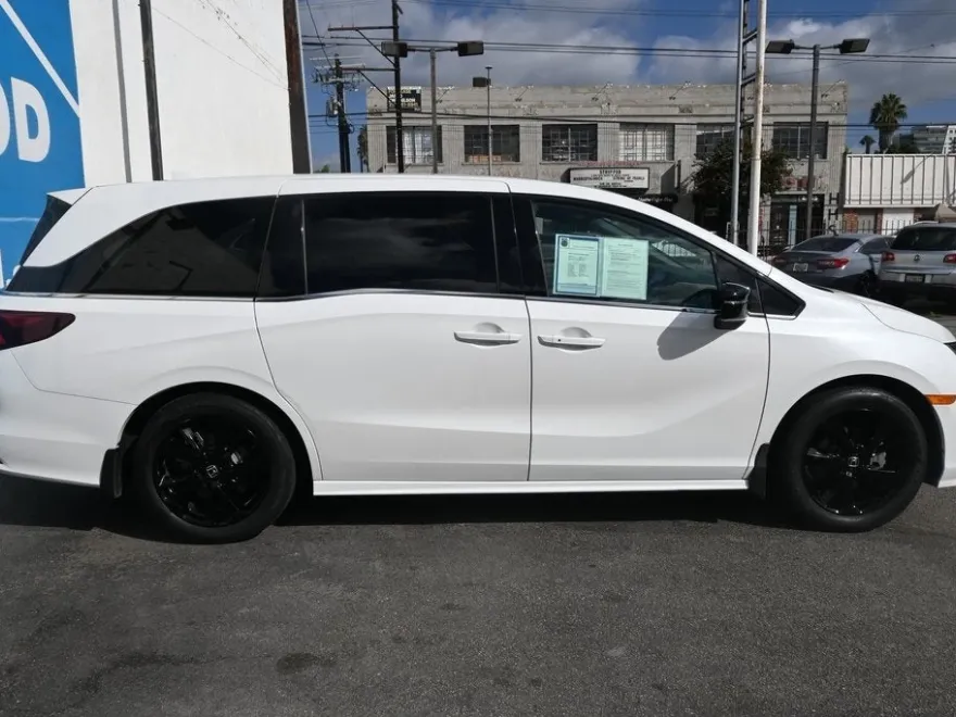 2023 Honda Odyssey Sport photo 1