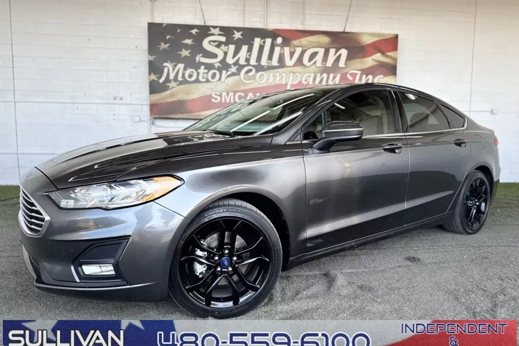 2020 Ford Fusion SE photo 1