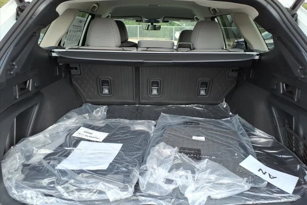 2025 Subaru Outback Premium photo 1