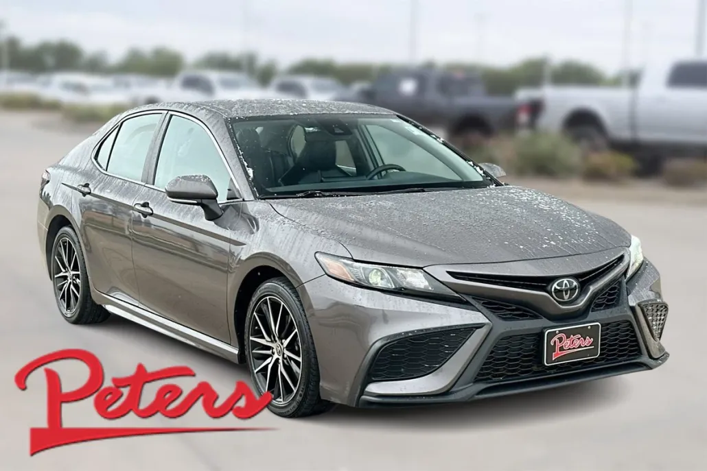 2022 Toyota Camry SE photo 1