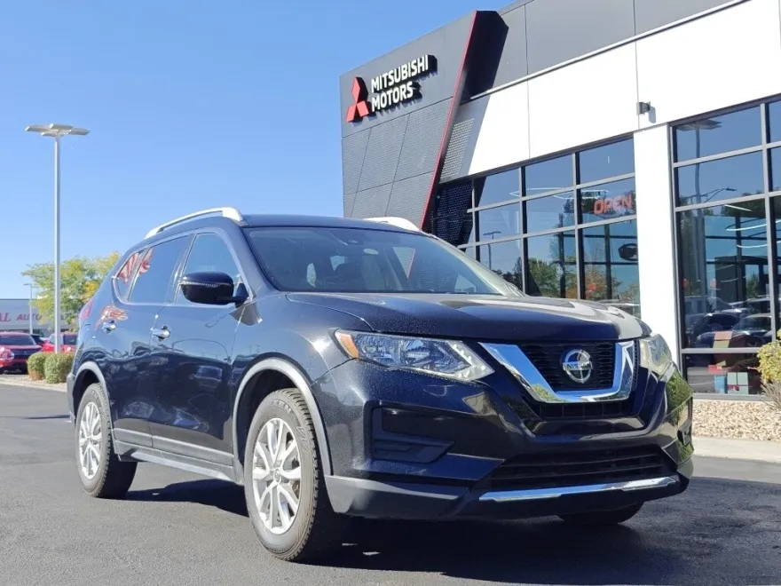 2019 Nissan Rogue SV photo 1