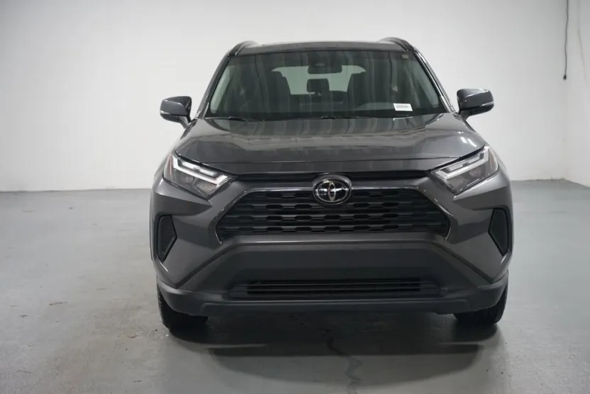 2024 Toyota RAV4 XLE photo 1