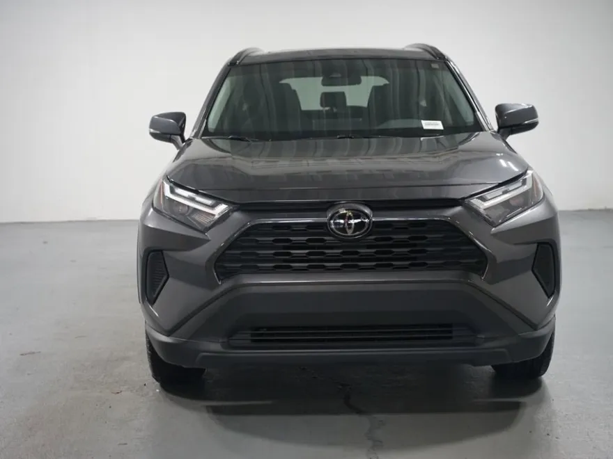 2024 Toyota RAV4 XLE photo 1