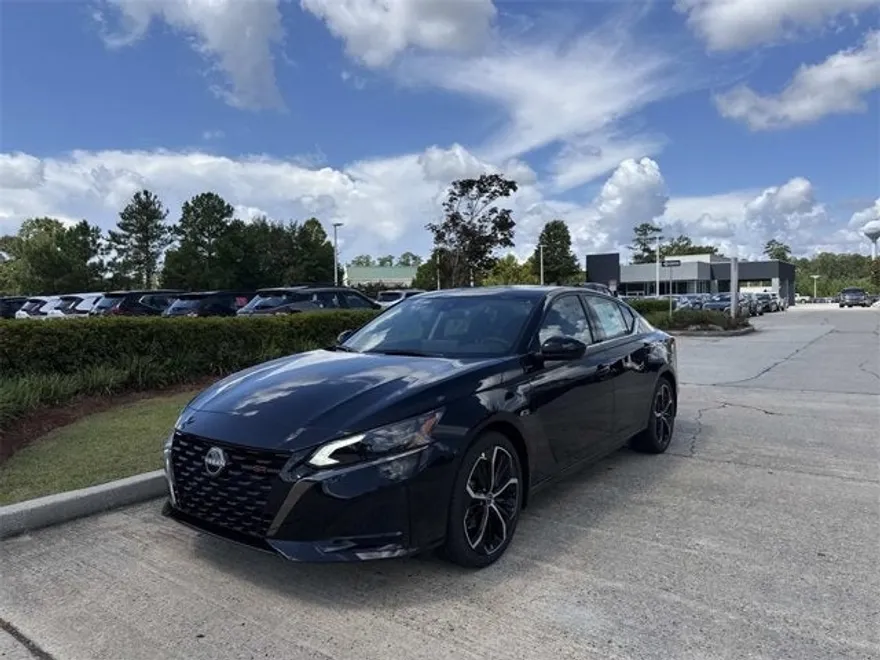 2025 Nissan Altima SR photo 1