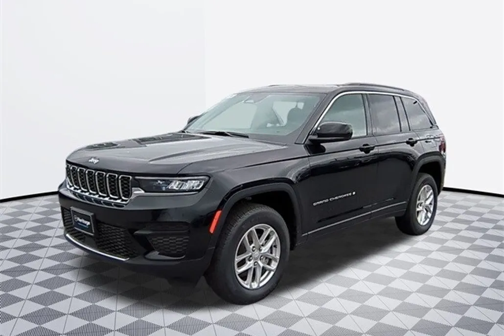 2025 Jeep Grand Cherokee Laredo Sport photo 1