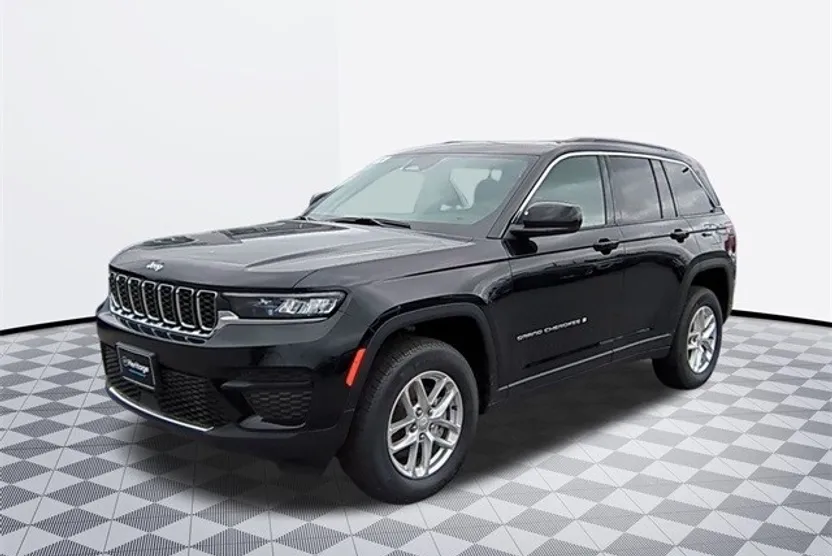 2025 Jeep Grand Cherokee Laredo Sport photo 1