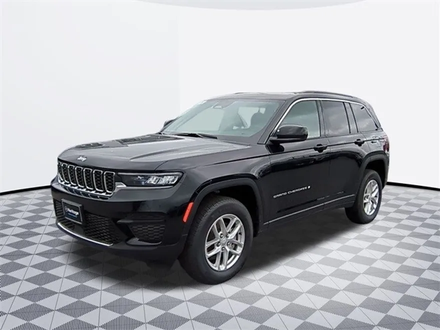 2025 Jeep Grand Cherokee Laredo Sport photo 1