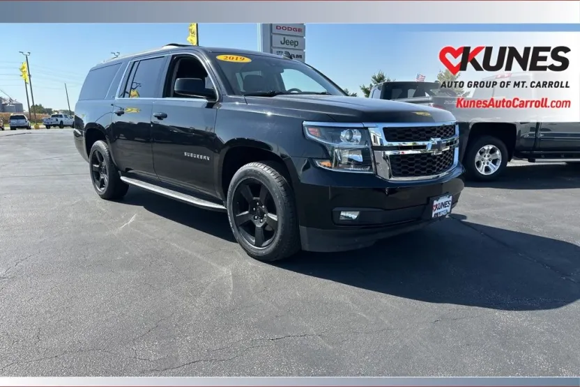 2019 Chevrolet Suburban LT photo 1