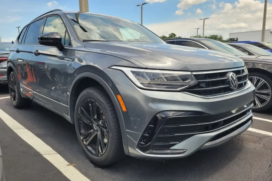 2023 Volkswagen Tiguan SE R-Line Black photo 1