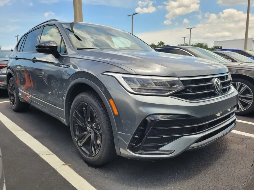 2023 Volkswagen Tiguan SE R-Line Black photo 1